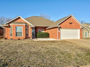 117 S Ramblin Oaks Dr, Moore, OK 73160