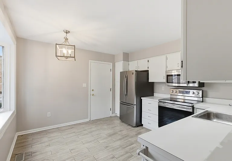752 Ticonderoga Ave — Photo 5