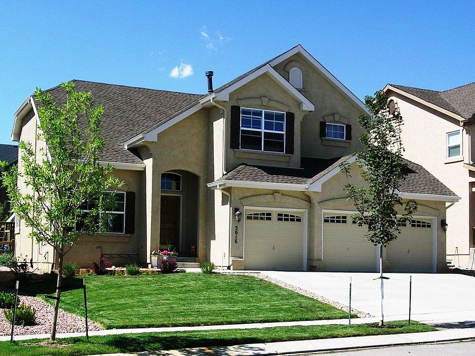 Beautiful Stucco Home on Cul-De-Sac