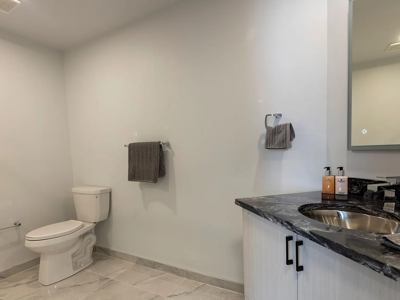330 McLeod St — Photo 1