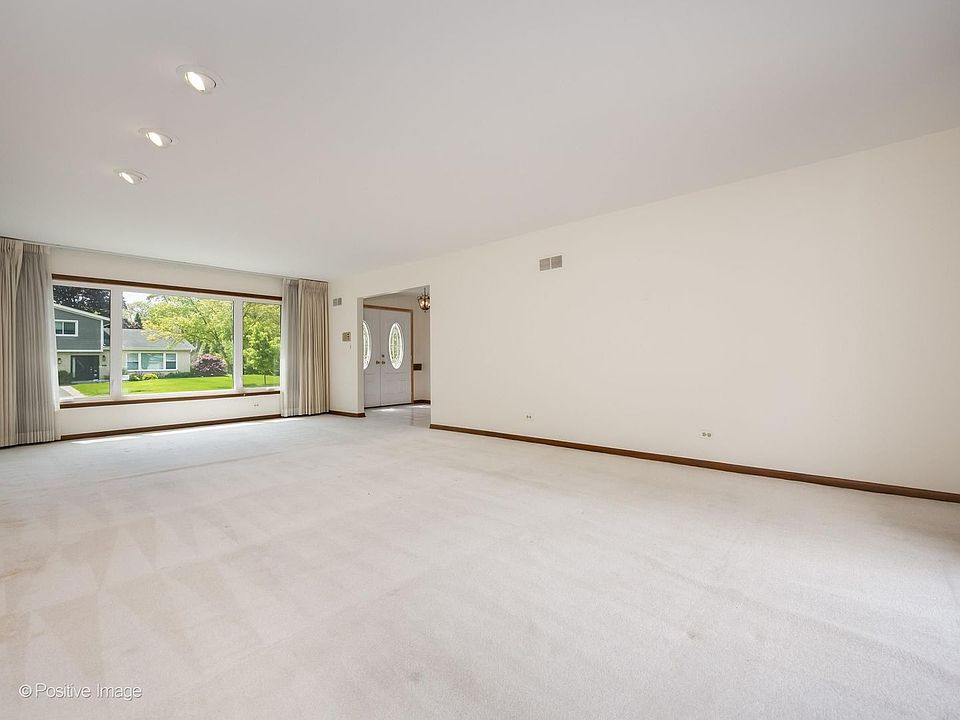 2626 Farnsworth Ln, Northbrook, IL 60062 | Zillow