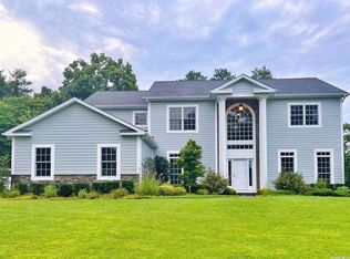 125 Sagamore Dr, Syosset, NY 11791