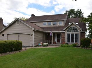 9 Cedarwood Dr, Fairport, NY 14450