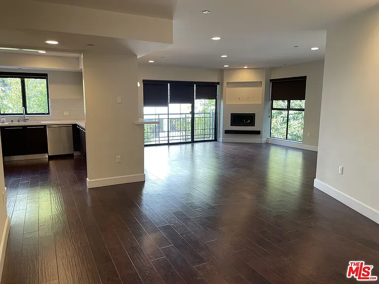 1636 S Beverly Glen Blvd #301 — Photo 3