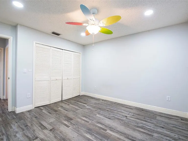 2390 Bentley Dr — Photo 31