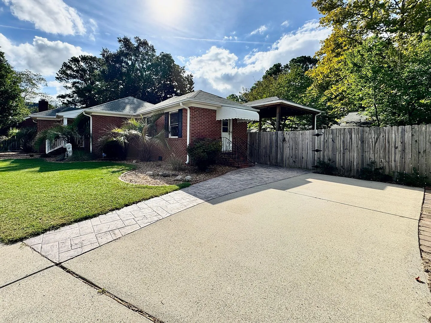 All Brick Riverview Home w/Satwater Pool/Spa Combo! Pet Friendly, Storage Shed, Sunroom, Fenced Y... — Photo 3