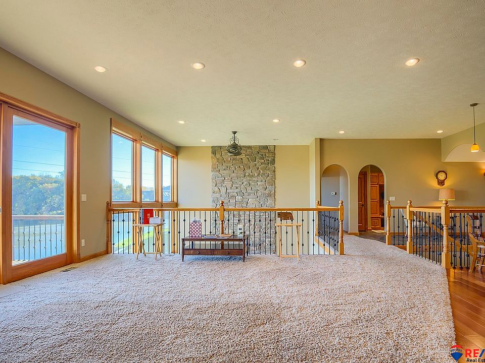 1st image of 4806 Lakeside Cir