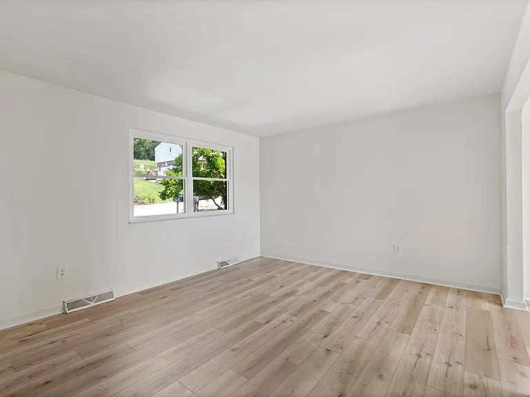 2055 Luehm Ave — Photo 6