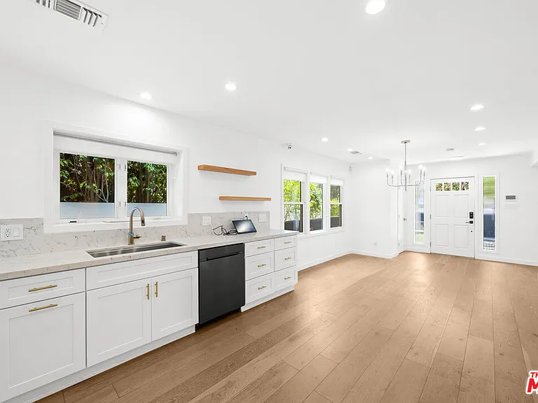 9007 David Ave — Photo 16