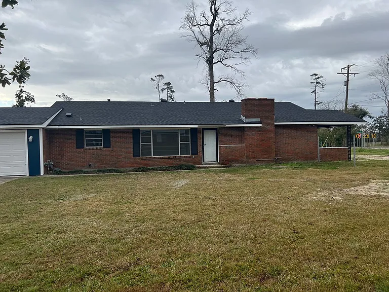 909 Green Rd — Photo 2
