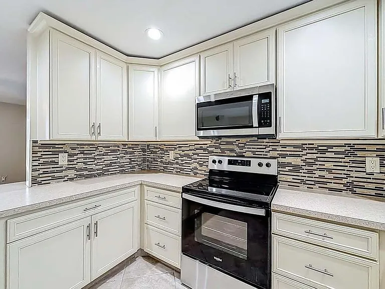 274 NE Glentry Ave — Photo 8