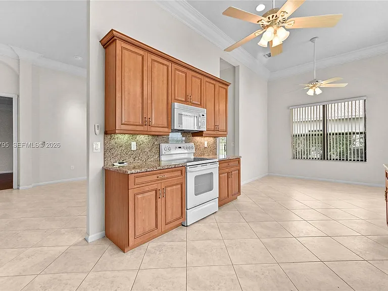 6823 Fabiano Cir — Photo 23
