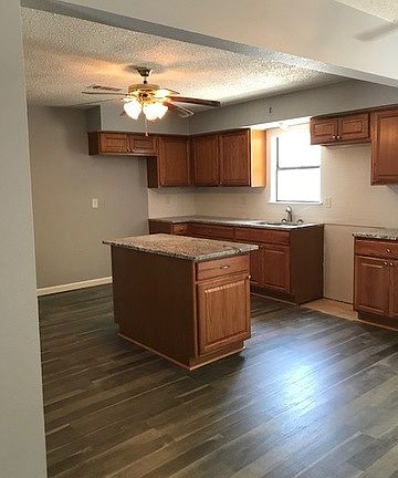4th image of 203 Iroquois St