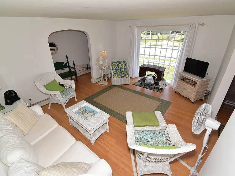 41 Caswell St — Photo 6