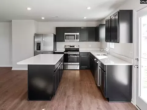 4 bed, 1903 sqft, $2,500 — Photo 2