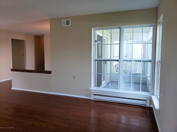 5th image of 172 Buckingham Dr