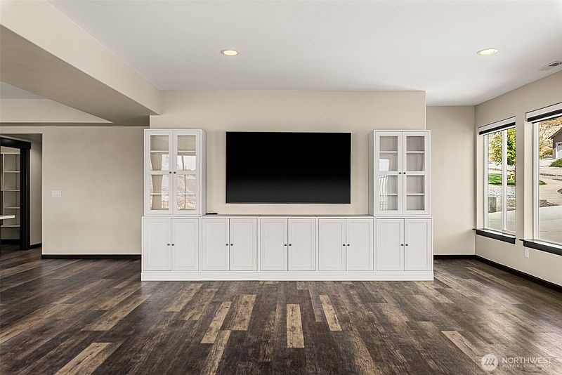 4th image of 9971 Saska Way