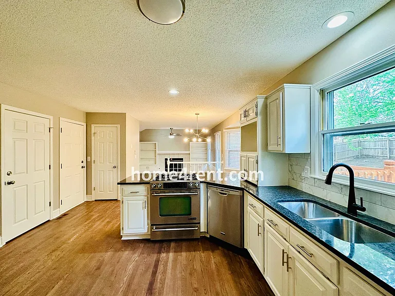 902 Sherman Pkwy — Photo 21