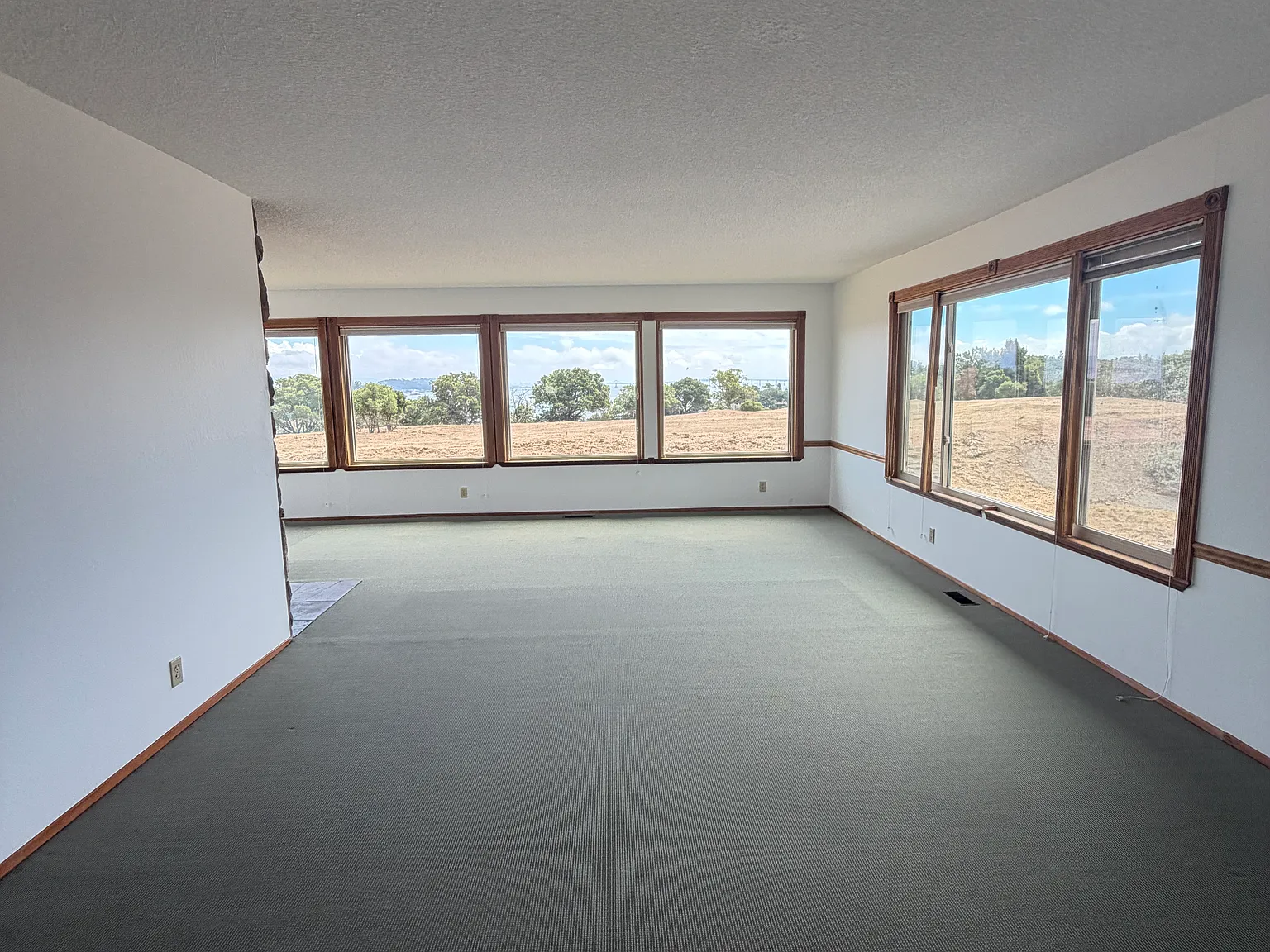 3 bed, 2127 sqft, $6,800 — Photo 1