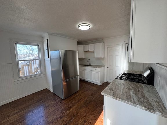 3rd image of 130 Derby Ave APT 1