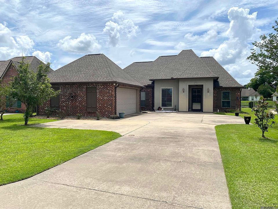 1st image of 477 Lakeshore Dr