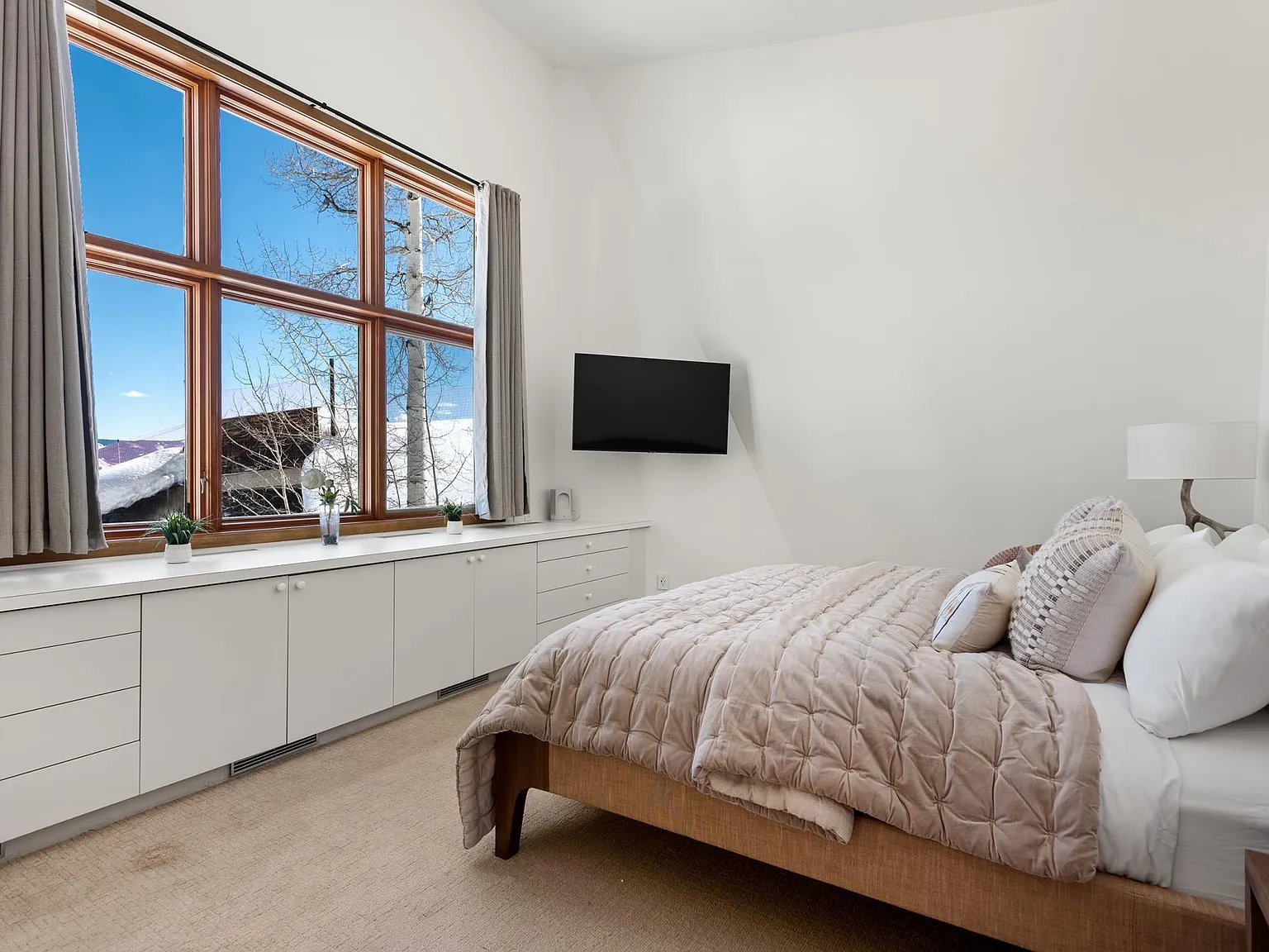 126 Edgewood Ln — Photo 3