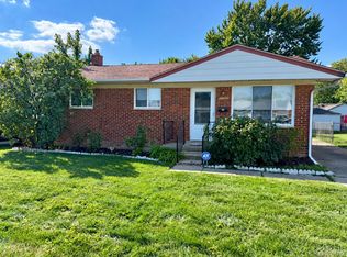 26731 Roberta St, Roseville, MI 48066