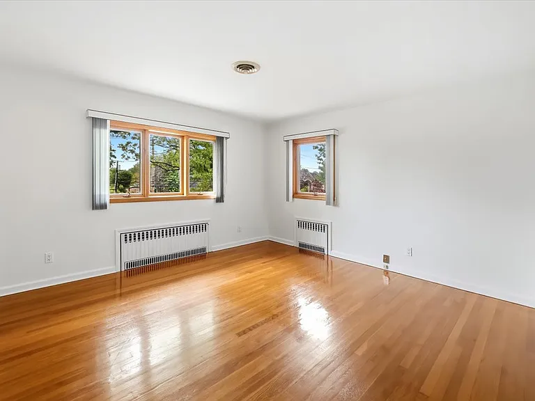 535 Summit St — Photo 15