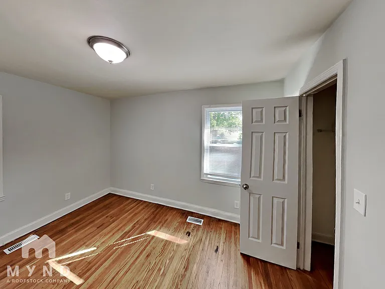 300 Jones St #300 — Photo 8