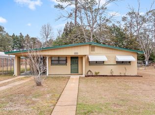 5392 College Dr, Graceville, FL 32440