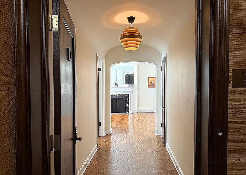 1st image of 421 W Melrose St APT 6D