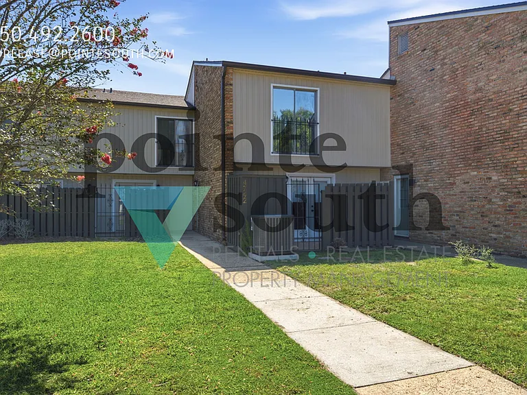4742 Huron Dr — Photo 2