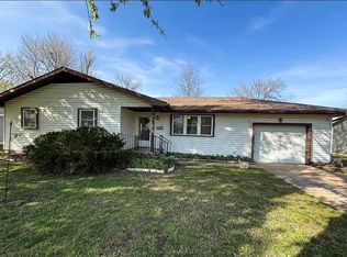 1123 Sunset Cir, Columbus, KS 66725