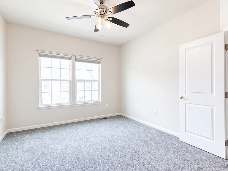 365 Chessington Dr — Photo 21