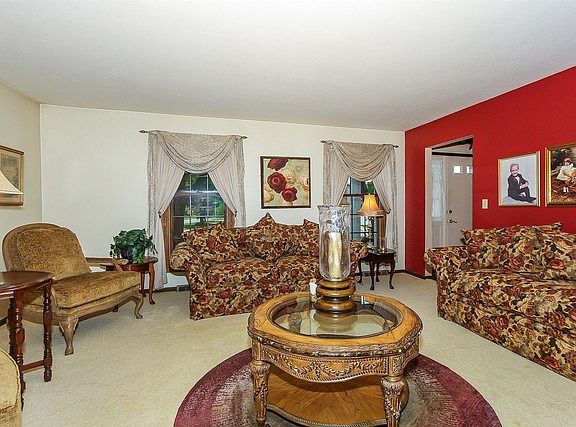 5th image of 254 Patricia Ln
