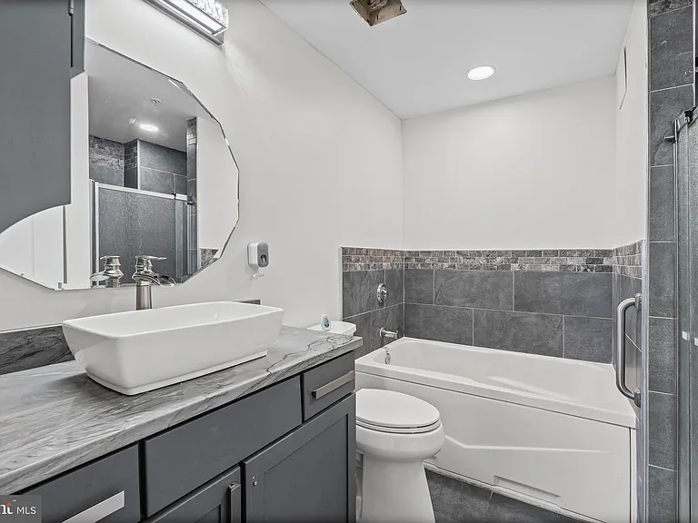 414 Water St #2903 — Photo 24