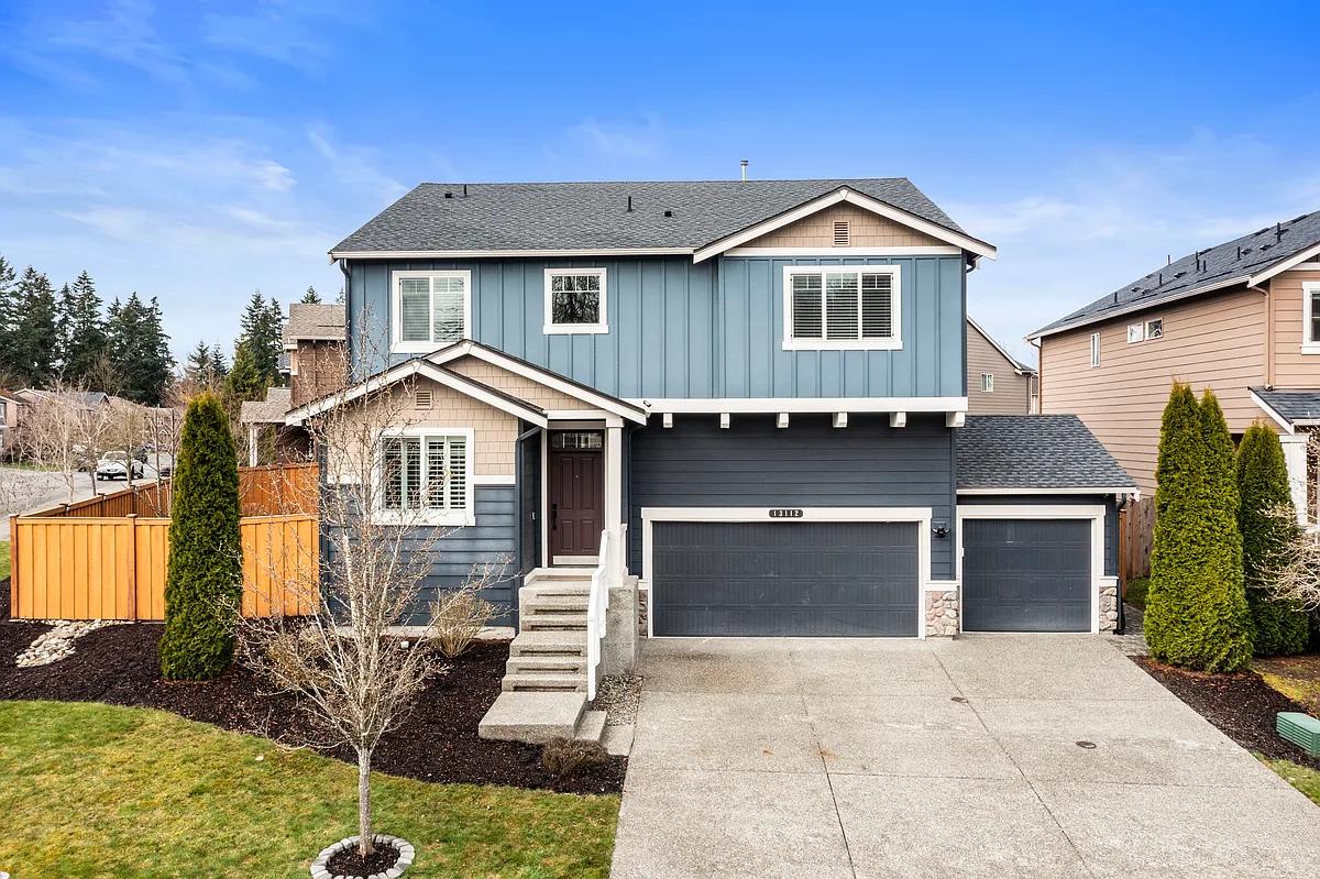 Spacious corner lot - 13112 116th Avenue Ct E