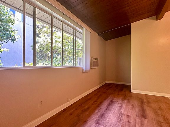 5th image of 222 S Oak Knoll Ave APT 11