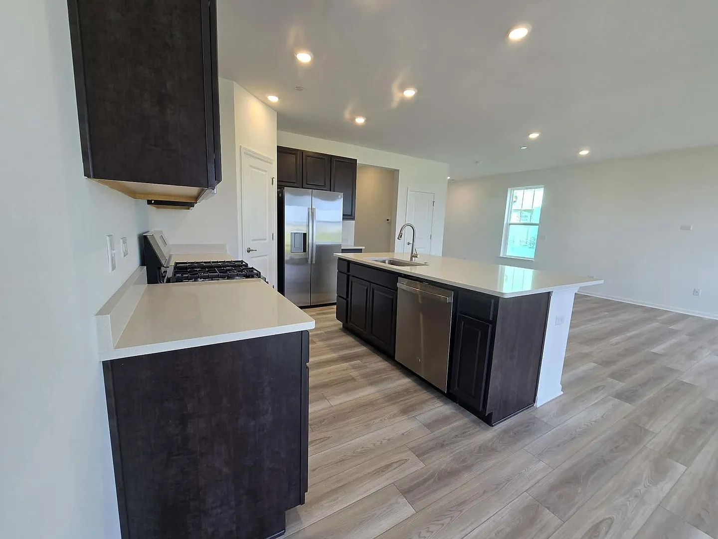 3 bed, 2.5 bath, 1840 sqft, $2,650 — Photo 4