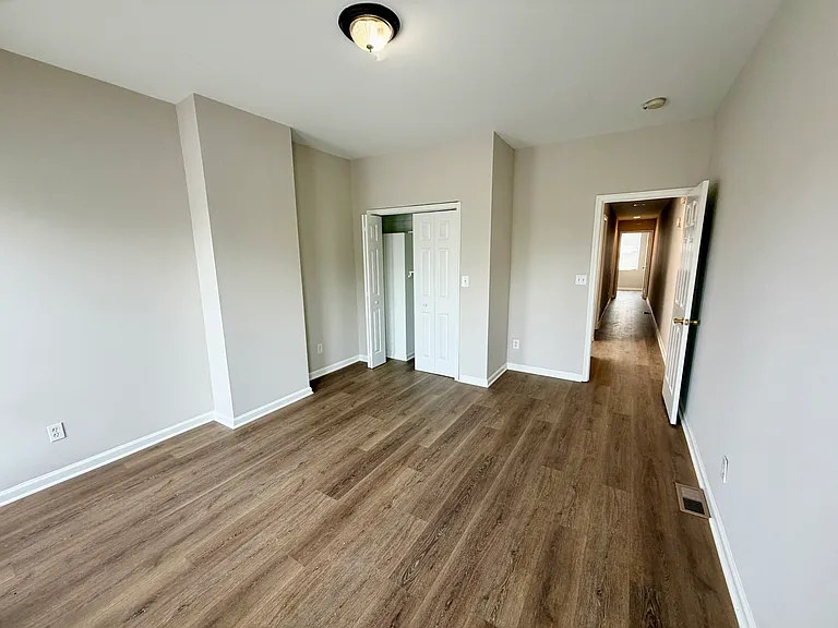 421 E Preston St — Photo 6