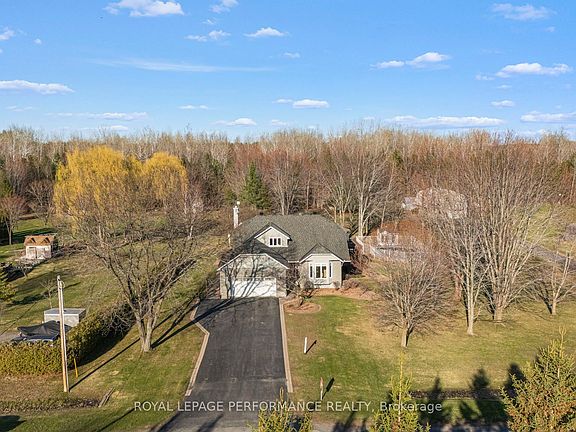 3rd image of 882 Castor Rd