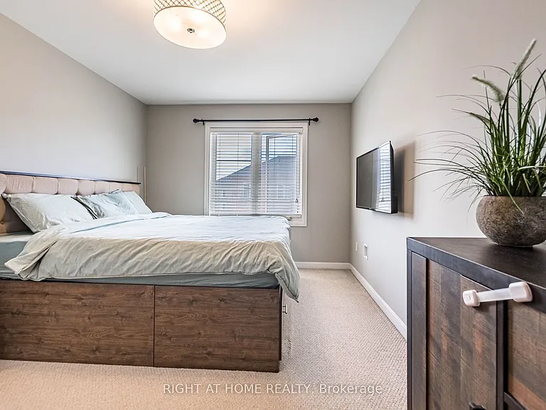 165 Hampshire Way #61 — Photo 30