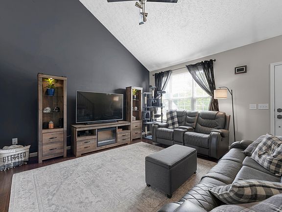 4th image of 599 Cranborn Ct
