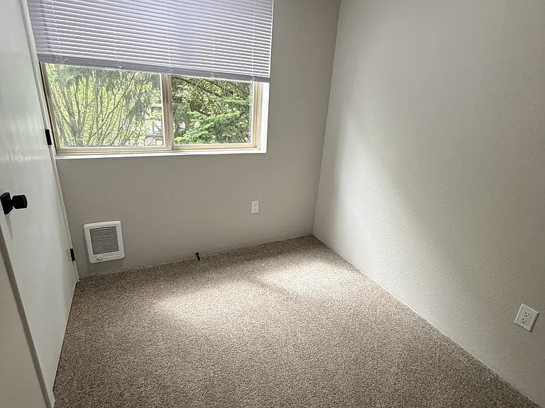 Cedar Apartments — Photo 32