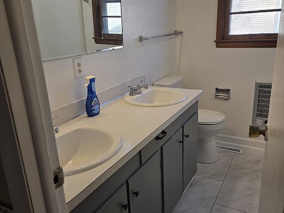 2nd image of 582 Woodland Cir