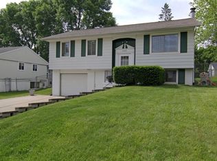 3109 Carriage Dr SW, Cedar Rapids, IA 52404