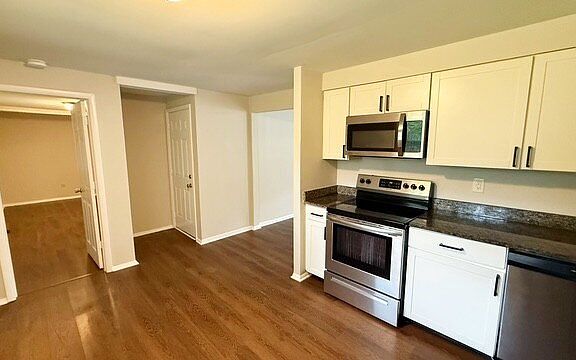 5th image of 3941 Della Ct
