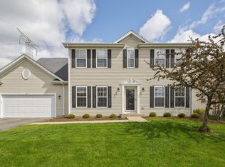 477 Spring Ridge Dr, Crystal Lake, IL 60012