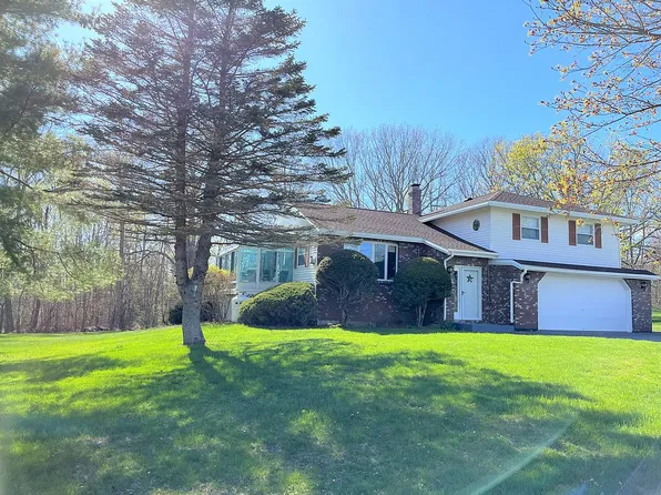 1 Longmeadow Dr, Veazie, ME 04401