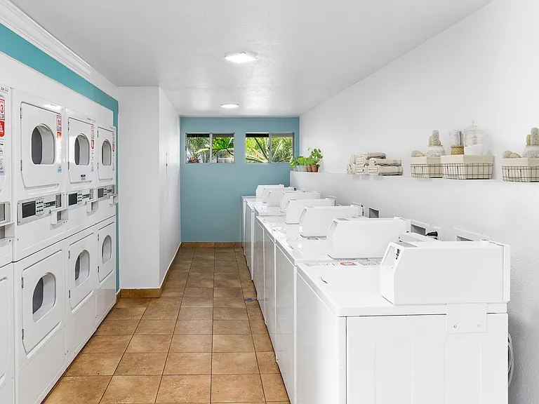 Malibu South Apartments — Photo 15